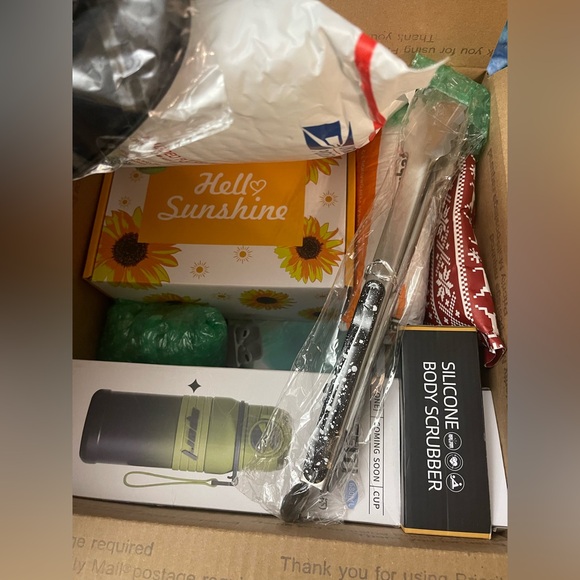 NEW Amazon MYSTERY box, Brand New Items Only 📦 🔥 NO JUNK, 5 ⭐️ rating!​​ - Picture 10 of 16